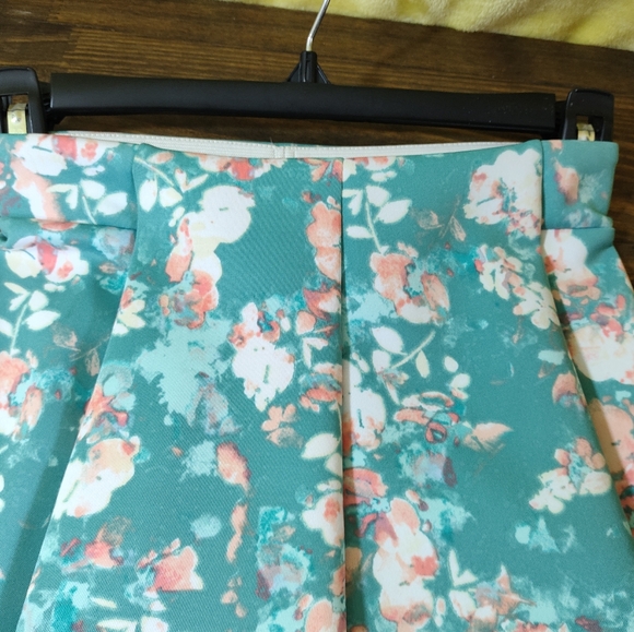 Skirt - Picture 2 of 3